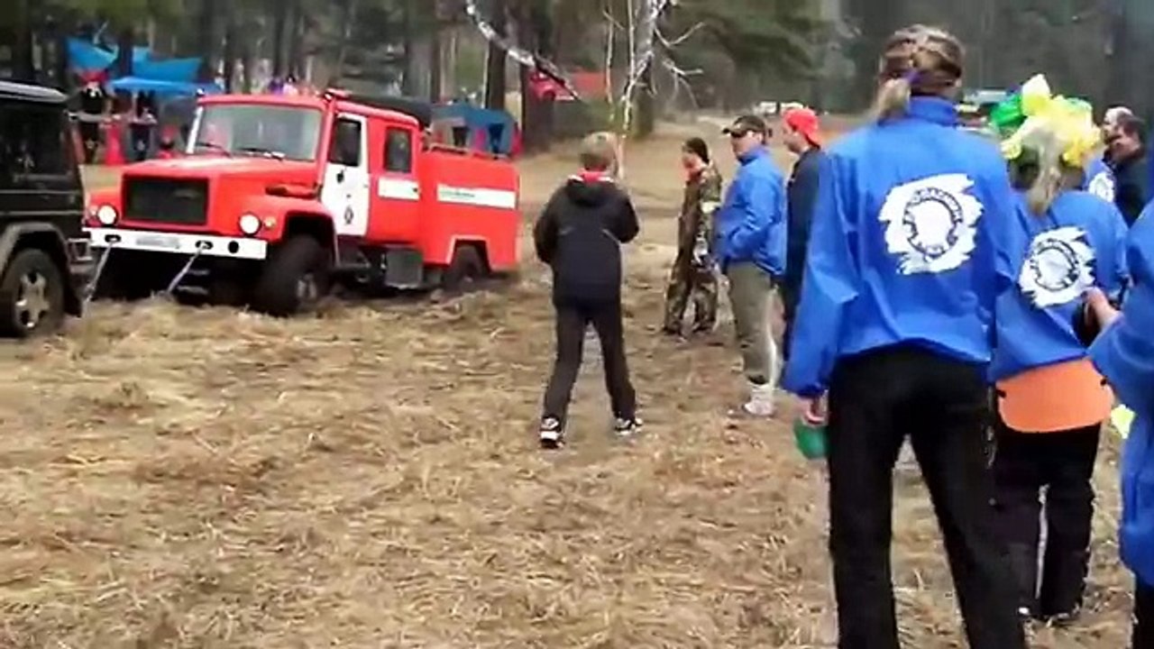 Супер Гелендваген вытащил из грязи пожарную машину !