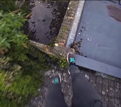 James Kingston se balade sur les toits de Cambridge