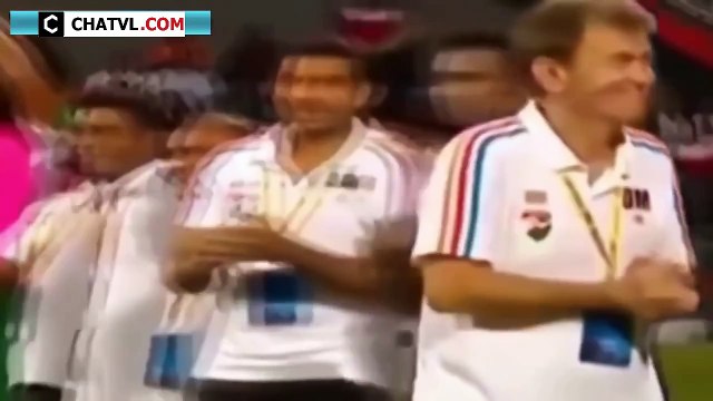 Những pha bóng ghi bàn hài hước nhất thế giới hài vô đối