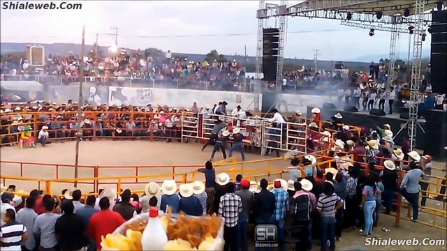 SUPER JARIPEO RANCHERO EN LA GRIEGA QUERETARO MEXICO MONTAS ESPECTACULARES JINETES VS TOROS SALVAJES ESPUELA LIBRE GRAN FIESTA CHARRA FEBRERO 2016