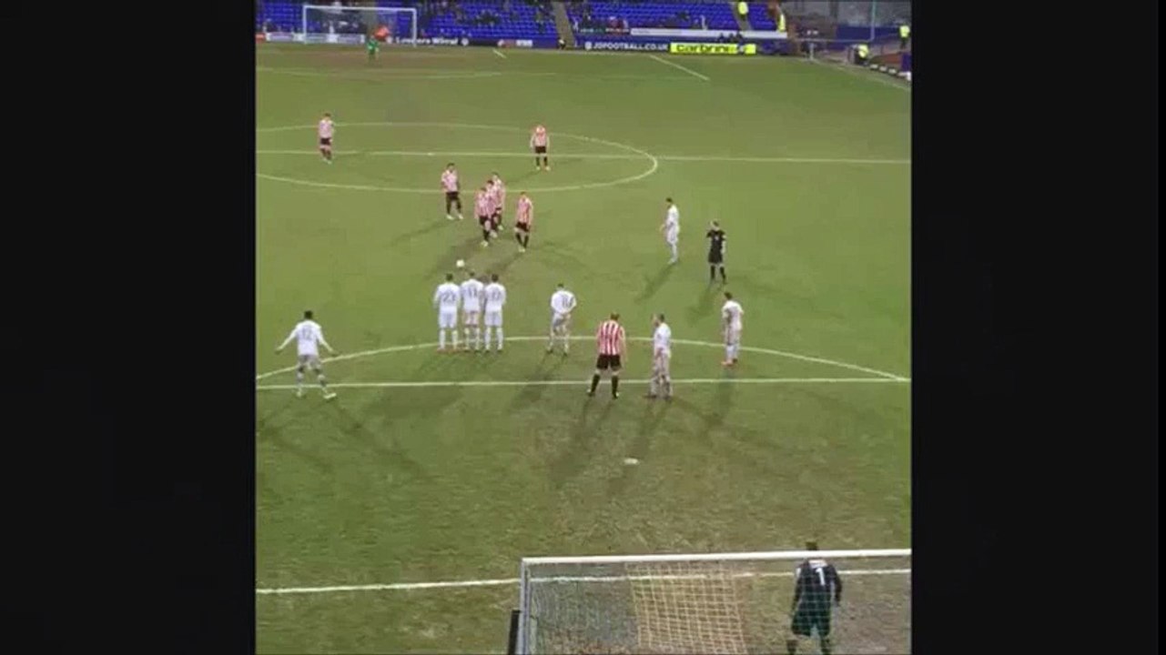 La pire combinaison sur coup franc de l'histoire ? (Cheltenham Town)