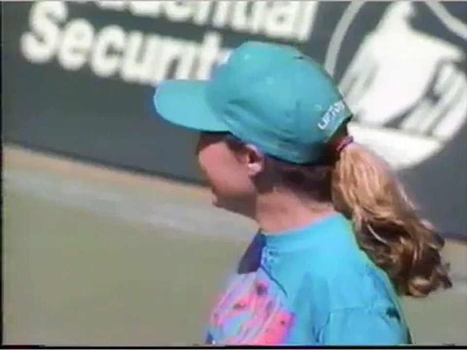 Amazing Clip Andre Agassi vs ball girl -