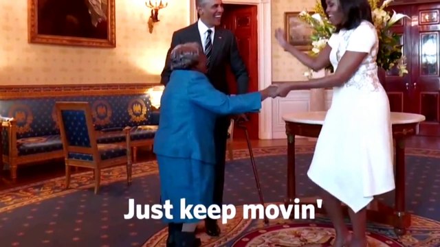 Un dame de 106 ans danse avec Barack Obama