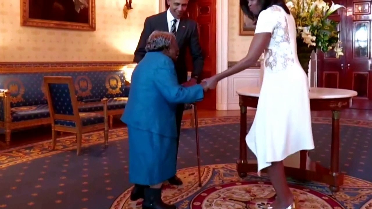Un dame de 106 ans danse avec Barack Obama