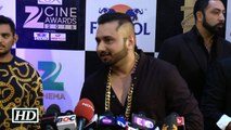 Yo Yo Honey Singh Is Back SPOTTED at Zee Cine Award 2016
