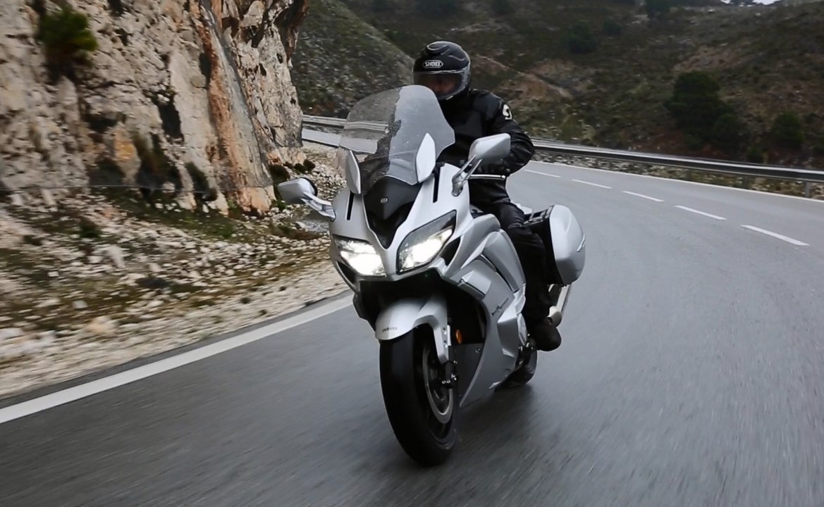 Yamaha FJR 1300 AE par Moto Journal