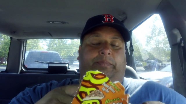 Jack In The Box | Reeses® Peanut Butter Cup Pie REVIEW!