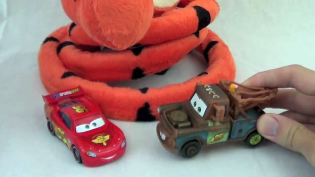 Tigger Bouncing with Disney Cars Mater and Lightning McQueen the Toy is Bounce Bounce Tigger