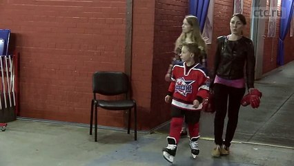 Молодёжка׃ Антипов учит брата кататься на коньках