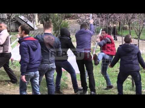 Report TV - Protesta e PD-së kundër parkut te liqeni