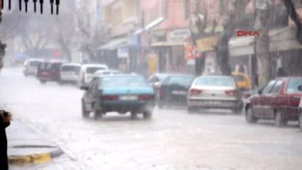 İslahiye'de Yağmur ve Dolu Hayatı Olumsuz Etkiledi