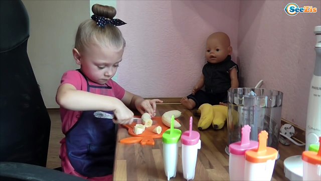 ✔ Ярослава и Кукла Беби Борн готовят мороженое с бананом. Видео для детей. Doll Baby Born ✔