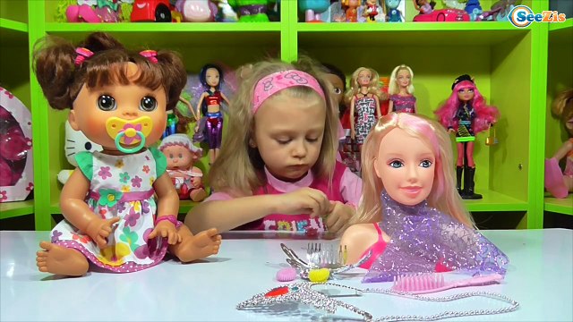 ✔ Кукла и Ярослава открывают новый набор игрушек. Видео для детей. Салон Красоты для девочек ✔