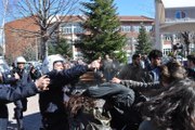 Anadolu Üniversitesi karıştı... Polisten biber gazlı müdahale
