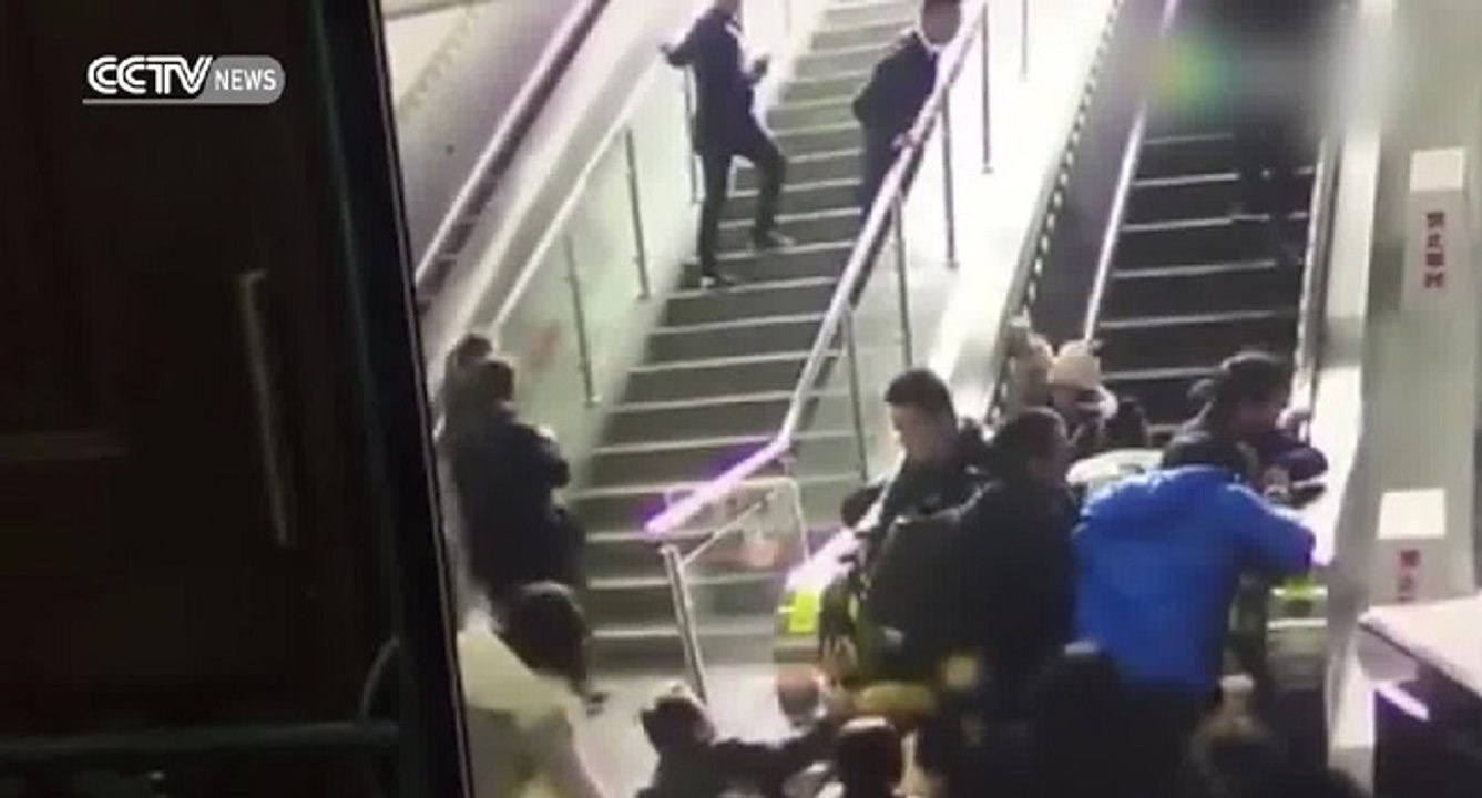 Chine : un escalator dans le sens inverse