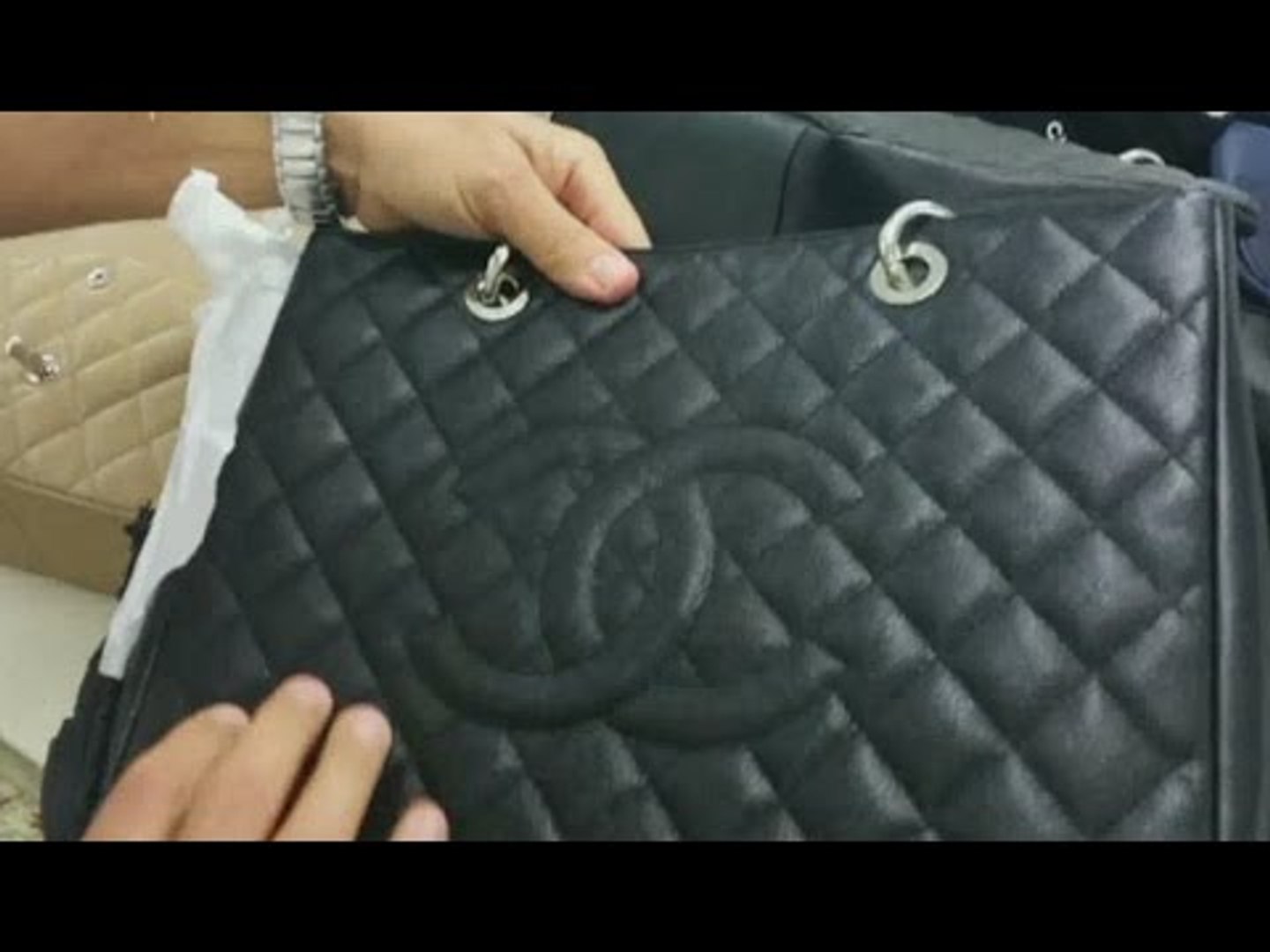 Napoli - Borse di Chanel contraffatte, sequestrata fabbrica in pieno centro  (22.02.16) - Video Dailymotion