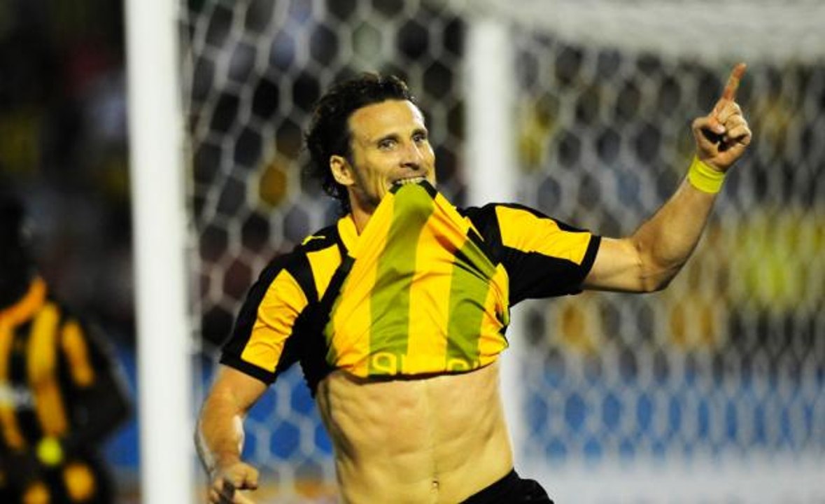 Le triplé parfait de l'éternel Diego Forlan !