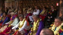François Hollande en visite à Wallis et Futuna découvre les traditions locales