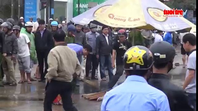 Xe ben tông xe máy, một người chết thảm