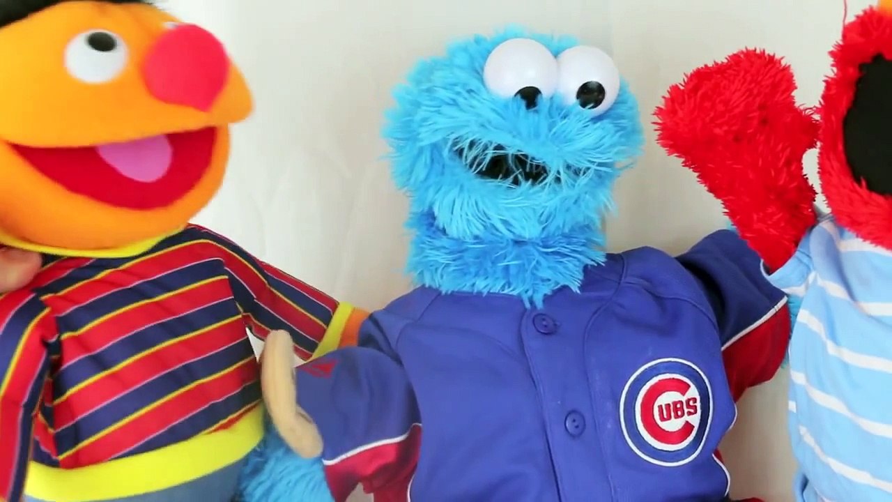 Cookie Monster New Clothes With Sesame Street Elmo, Ernie and Cookie Monster Dress Toys