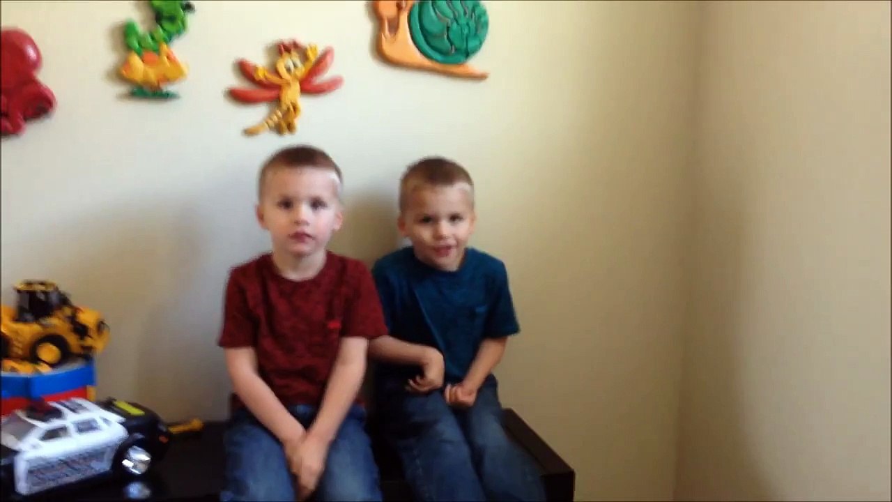 Twins Sing Preschool Songs: Days of the Week