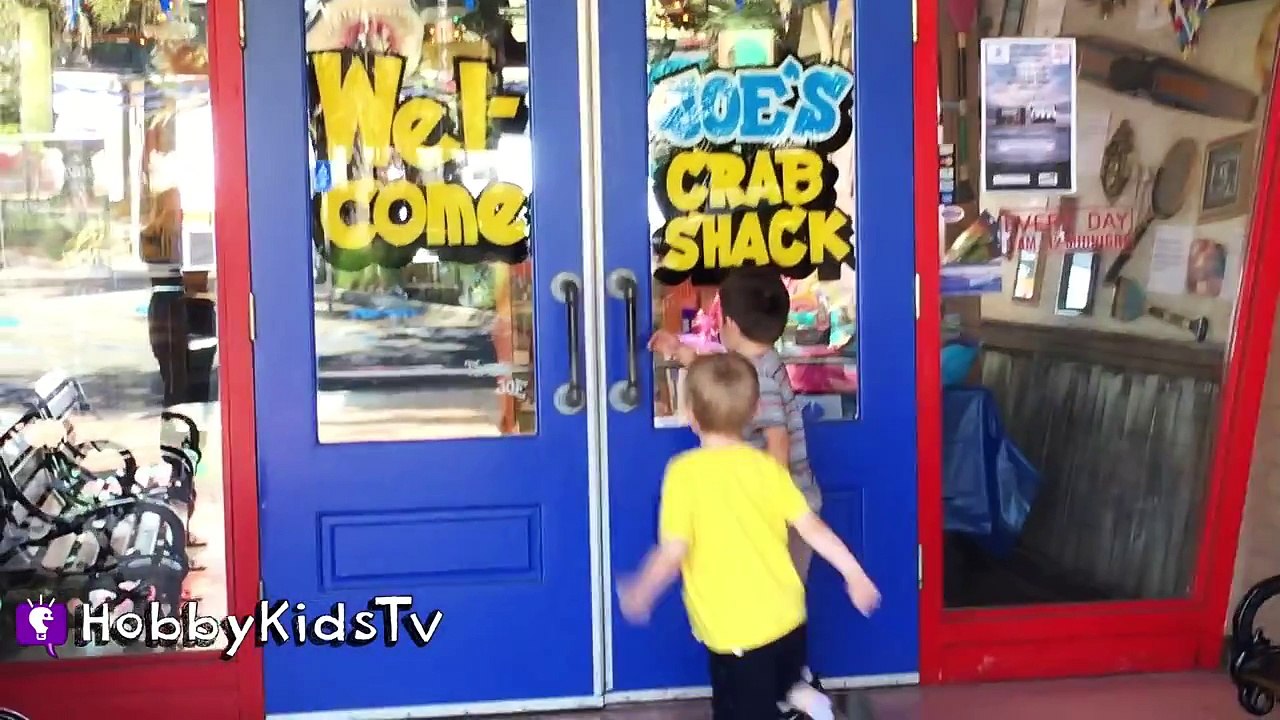 Autism Speaks! Joes Crab Shack Toy Surprise Lunch in the Park HobbyKidsTV