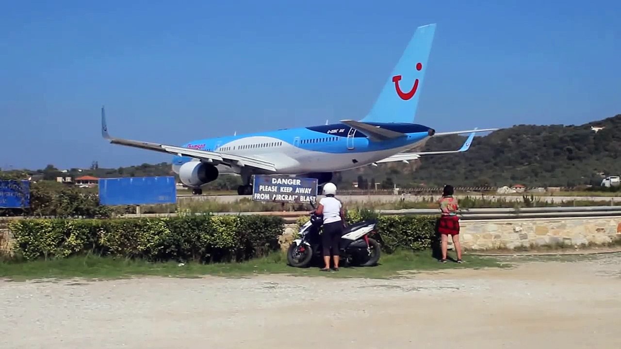 EPIC FAIL! Quad bike gets flipped into the sea by B757 at Skiathos!