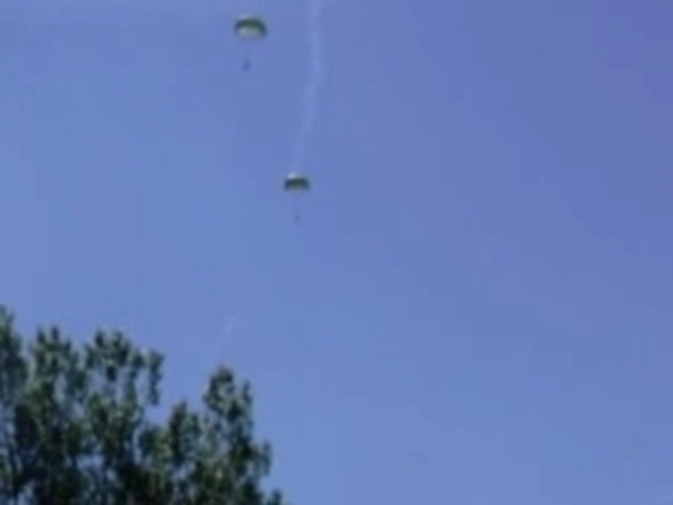 PARACHUTAGE "LA FIERE" STE MERE EGLISE (02.06.07)