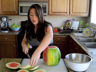How to Pick a Good Watermelon and How to Cut It Up