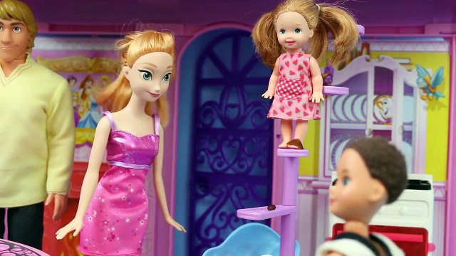 FROZEN Kids New Pet Princess Anna and Kristoff Get A Monkey With Barbie Doctor DisneyCarToys