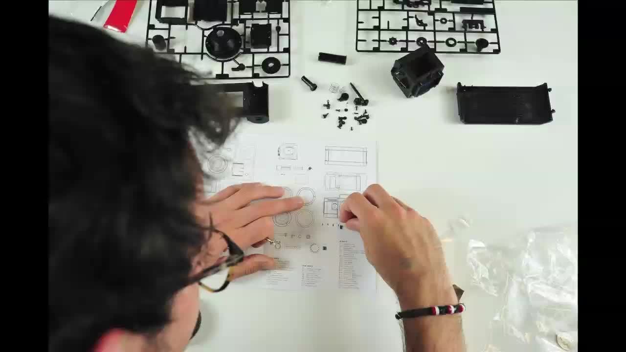 Time Lapse Video: Building the Lomo Konstruktor