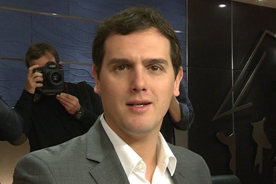 Rivera pide una reforma exprés de la Constitución