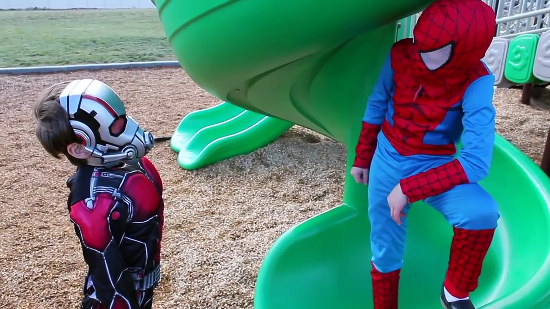 New Little Heroes Ant-Man Vs Spiderman - In Real Life - Superhero Battle! -  Vidéo Dailymotion