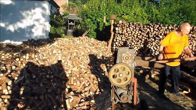 С таким аппаратом за день можно заготовить дров на всю зиму! Народные умельцы за работой