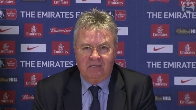 Guus Hiddink condemns Chelsea fans throwing coins at Manchester City players