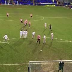 En cinquième division anglaise, ce coup franc est beaucoup plus compliqué qu’efficace