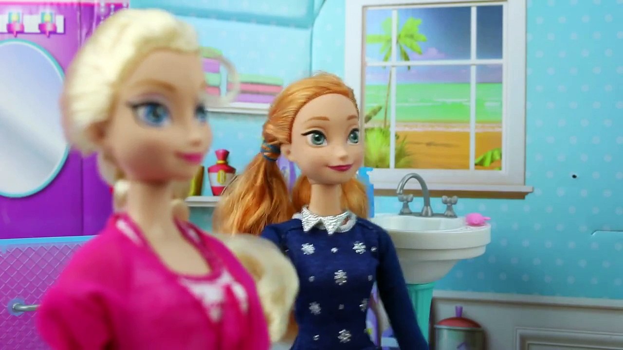 Frozen Elsa is Kidnapped by Hans and Anna Has to Make Hans King. DisneyToysFan