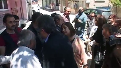 Selvi Kılıçdaroğlu madende can veren ikizlerin ailesini ziyaret etti