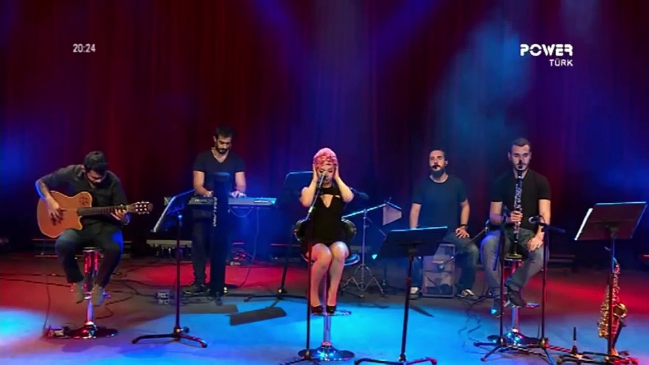 Ece Seçkin - Arnavut Kaldırımı (Powertürk Akustik)