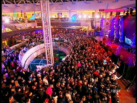 Quest Pistols Show - Пришелец, Мокрая, Это здорово и Санта Лючия (Партийная зона Муз-ТВ 21.02.2016)