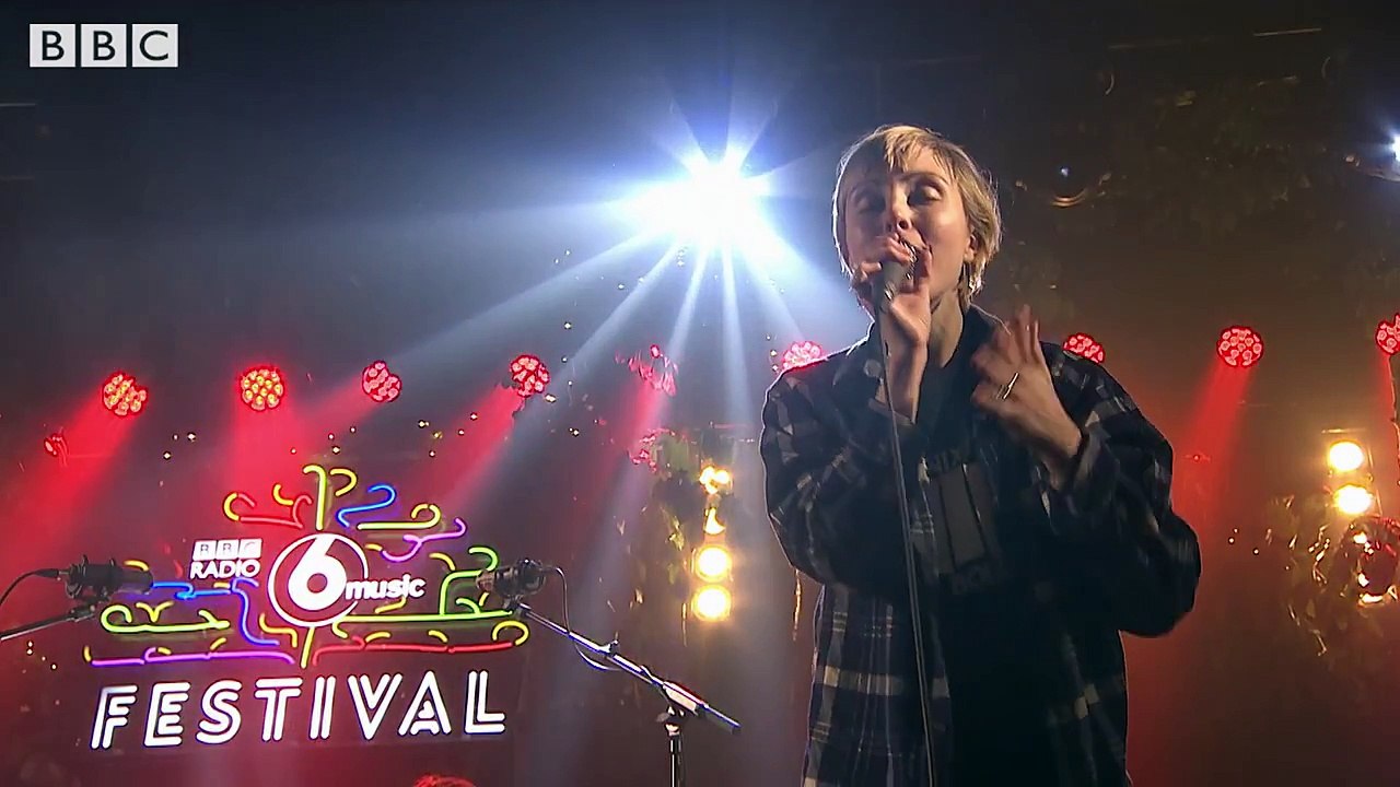 POLIÇA - Wedding (6 Music Festival 2016)