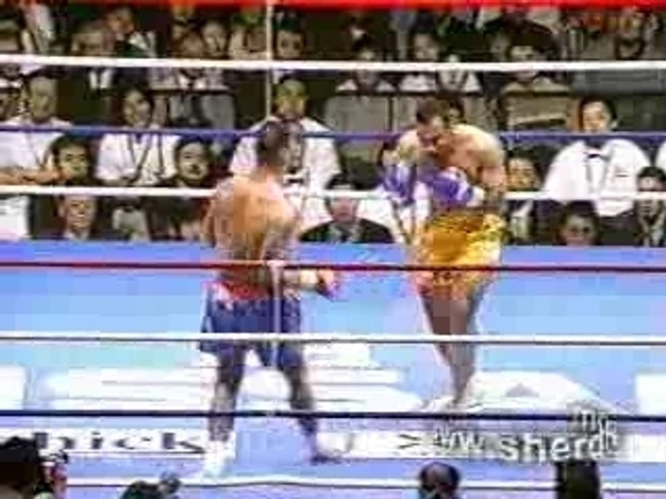Andy Hug vs Mark Russell (Low kick) k-1 gp 1998