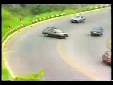 Car Crash and skid: Bad brazilian roads, oil, drunk drivers!