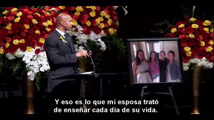 Este hombre cristiano sorprendió a todos en el funeral de su esposa