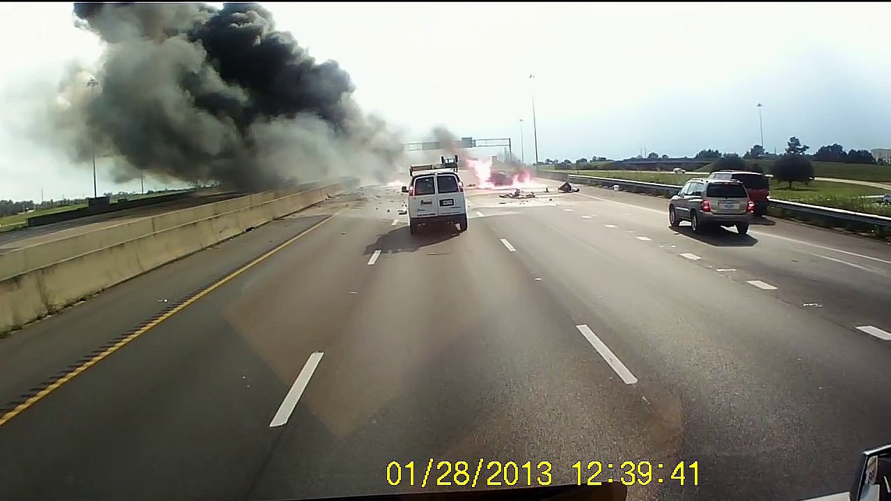 Biloxi, Mississippi I 10 Car Crashes Into Semi, Explosion