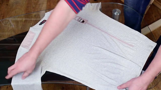 Удивительно простой способ, как повесить свитер, что бы он не растянулся