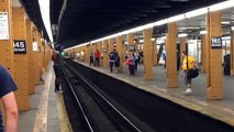 Metro Rayları Üzerinde Zıplayarak Geçmeye Çalışan Adamın Hazin Sonu