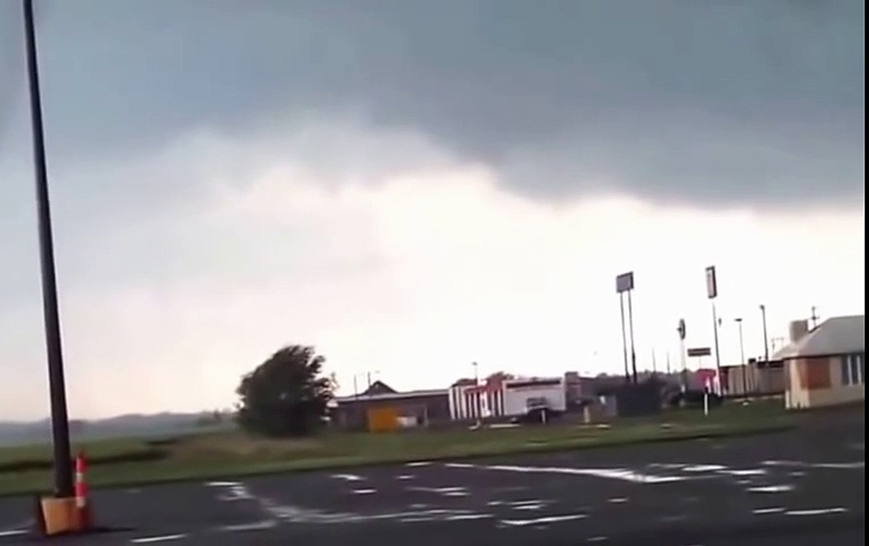 ⁣Approached tornado - Приближающийся смерч