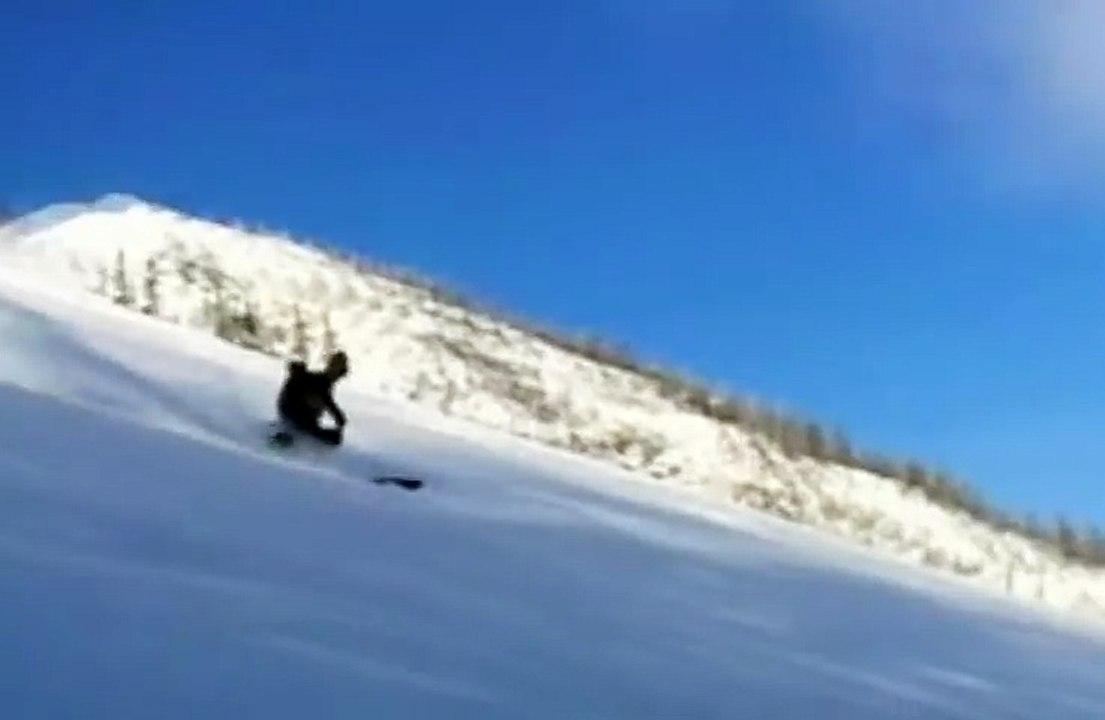 Видео схода снежной лавины спровоцированой спуском с горы на лыжах