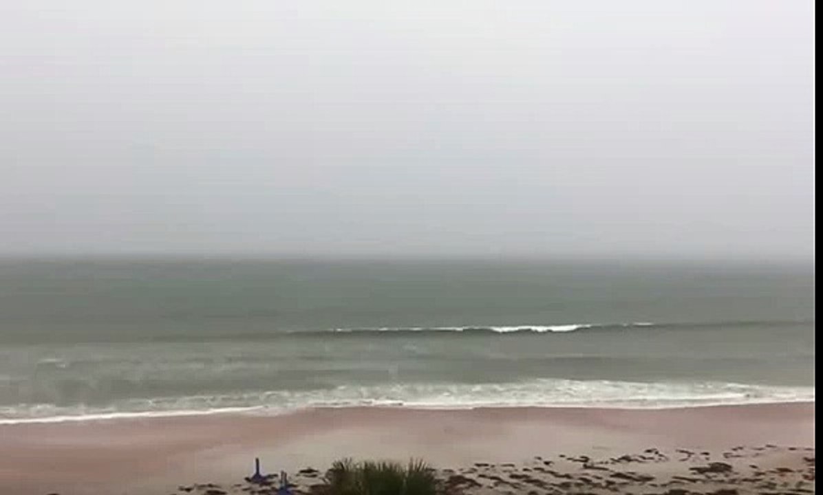 Удар молнии во время дождя